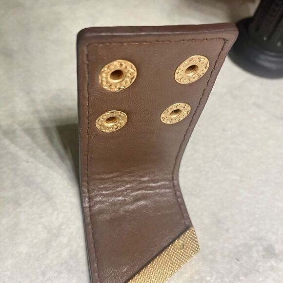 V-Vegan Leather Cuff Bracelet - Picture 5 of 5